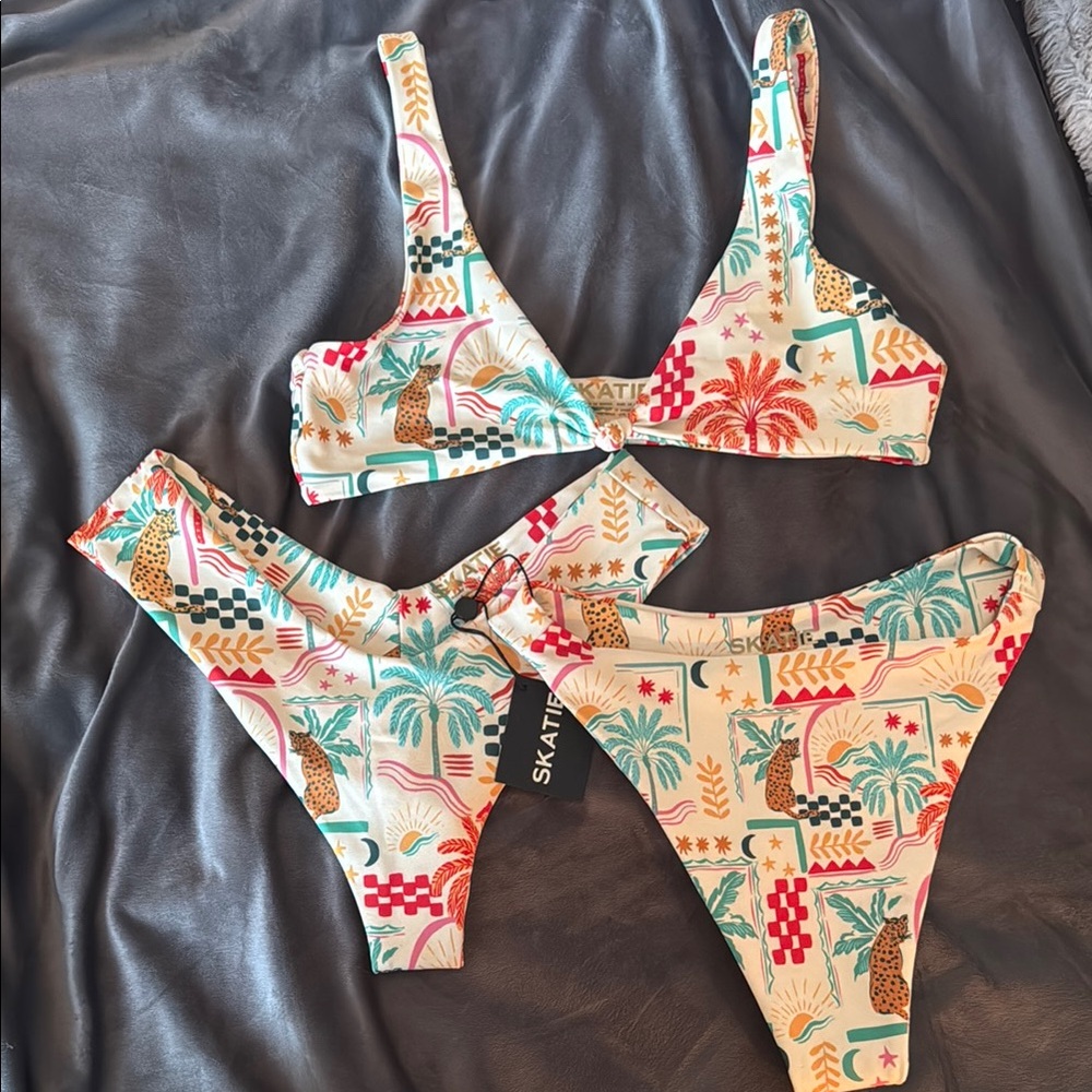 Skatie Tropical Print Bikini Set